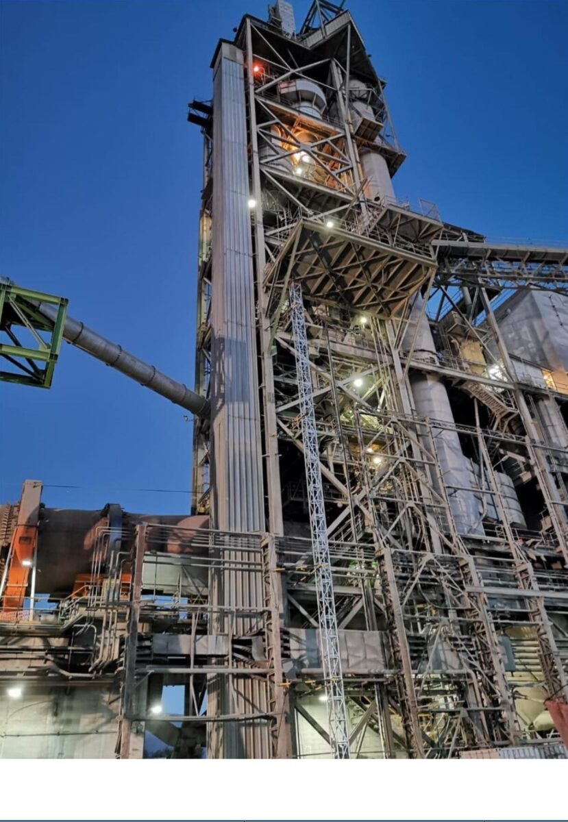 Andamio de acceso en estructura industrial