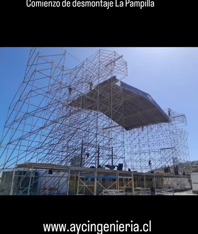 Estructura de andamios para escenario en La Pampilla, Coquimbo